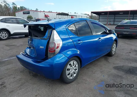 2013 Toyota Prius C Three from USA, damaged, VIN JTDKDTB35D1535069